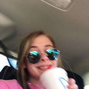 Meet your Posher, Melanie